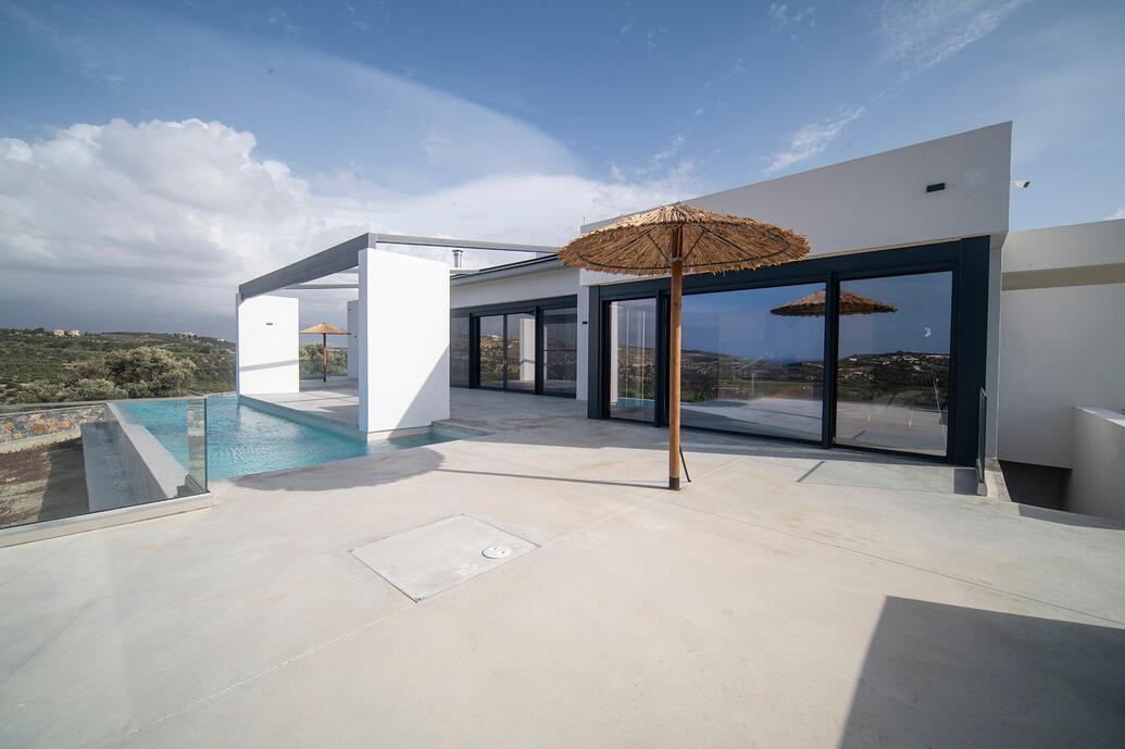 luxurious large villas